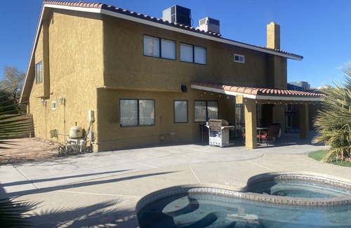 Spring Valley House | Private Full Bed with a Shared Bathroom and TV with Roku
