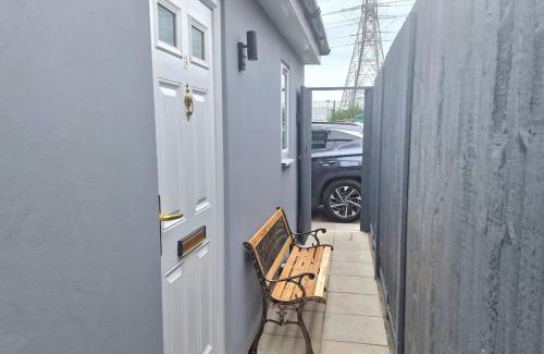 West Thurrock Apartment | Private Garden Studio near London free Freeparking