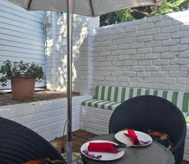Faerie Glen House | Private Garden Studio near Menlyn