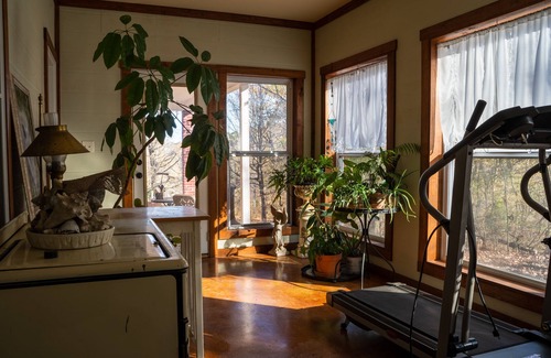 Jones Mills House | Private getaway, new, overlooking Hot Springs 270 east. Temporary housing rates