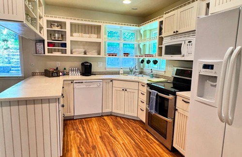 Tamarack House | Private Getaway w/Hot Tub: Close to Lake & Tamarack