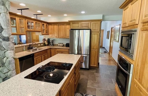 Bellaire House | Private Glacial Hills Bellaire Home