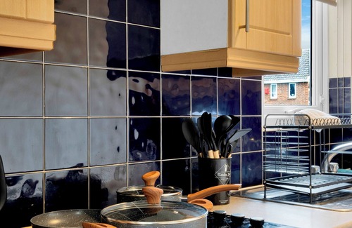 Barnehurst Apartment | Private Ground Floor Studio Flat In Dartford DA1. Free Parking TFL Zone 6nn