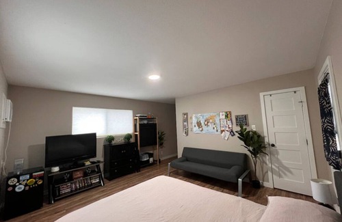 East MLK House | Private Guest Suite - Close to ACL, Airport, Downtown!