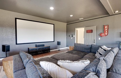 Waxahachie House | Private Guesthouse with Deluxe Home Theater home