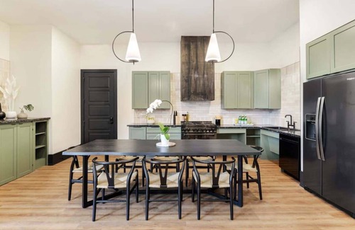 Faubourg Lafayette Hotel | Private Heated Pool and Luxury Home