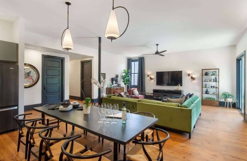 Faubourg Lafayette Hotel | Private Heated Pool and Luxury Home