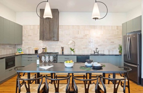 Faubourg Lafayette Hotel | Private Heated Pool and Luxury Home