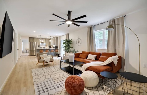 Blakeslee House | Private Heated Pool-Walk to Lake-Game Room-FirePit