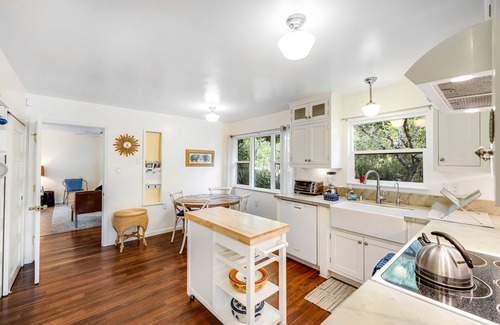 Cloverdale House | Private home w/creek access, stove, large yard, gas grill, firepit - dogs ok