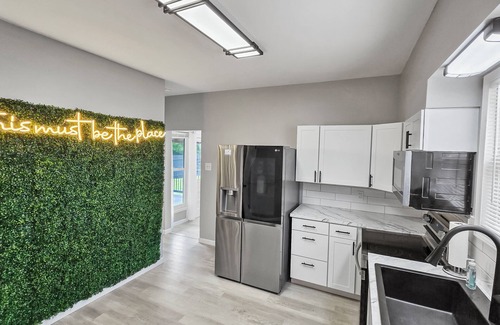 Caseyville House | Private House - Sleeps 8 - 13 Min to Downtown STL