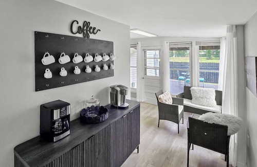 Caseyville House | Private House - Sleeps 8 - 13 Min to Downtown STL