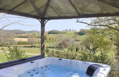 Callian House | Private Jacuzzi Spa - Private swimming pool (summer) - Air conditioning - Chalet Mélèze Gers