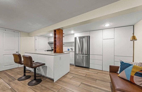 The Heights Apartment | Private Jersey City Retreat w/Backyard Bonfire & Grill · 20mins to NYC