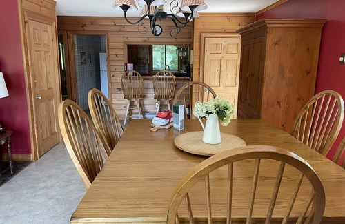 Kearney Cottage | Private kid-friendly lakefront cottage with a beach. Perfect for families!