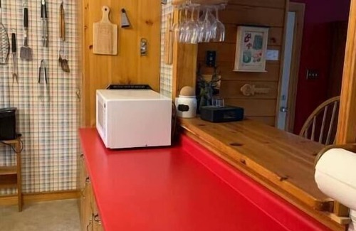 Kearney Cottage | Private kid-friendly lakefront cottage with a beach. Perfect for families!