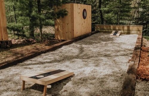 Harrison Cabin | Private lake access-Kayaks-Fishing-Swimming-Board Games-Darts-Corn hole-Wifi-AC