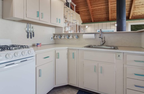 Lake Leelanau Cottage | Private Lake Michigan Lakefront Pristine Good Harbor Bay beach Leland 5 guests