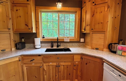 Brill Cabin | Private Lake, Sandy Beach and Fire Pit with free wood!