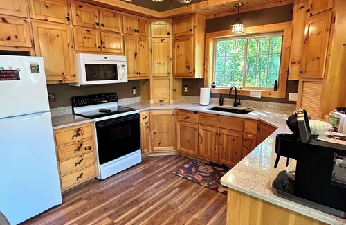 Brill Cabin | Private Lake, Sandy Beach and Fire Pit with free wood!