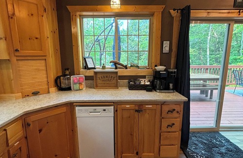 Brill Cabin | Private Lake, Sandy Beach and Fire Pit with free wood!