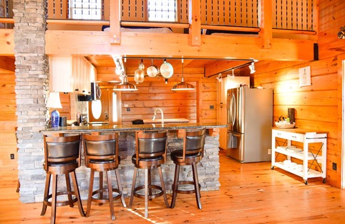 Southmont House | Private Lakefront Log House with Boat Dock
