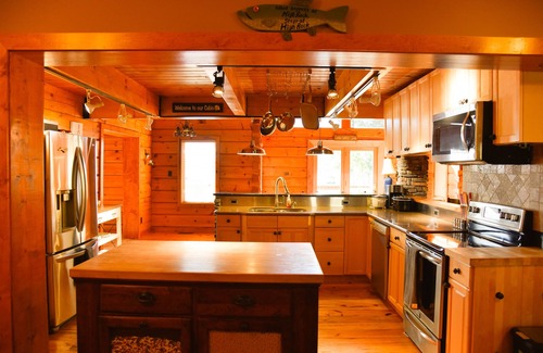 Southmont House | Private Lakefront Log House with Boat Dock