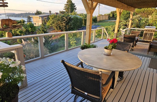 Seattle Metro Area Apartment | Private Large Studio with Lake View