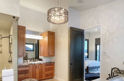 North Snyderville Basin House | Private, Luxurious 6 King Beds 3 Full Kitchens 2 Hot Tubs Views for Miles Perfect for Large Groups!