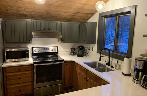 Roseland House | Private Mountain Lodge with Panorama Views
