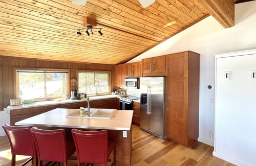 Kings Valley House | Private Mountain Getaway with Majestic Views