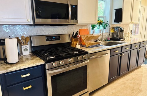 New Durham House | Private NH Waterfront Retreat – Hot Tub, Dog Friendly, Family & Remote Work