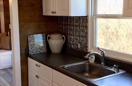 Brighton House | Private Oasis! Country quiet and City close