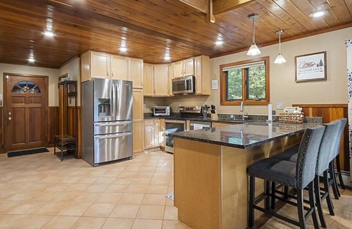 Silver Lake House | Private oasis with game room + hot tub! 5Bed/3Bath