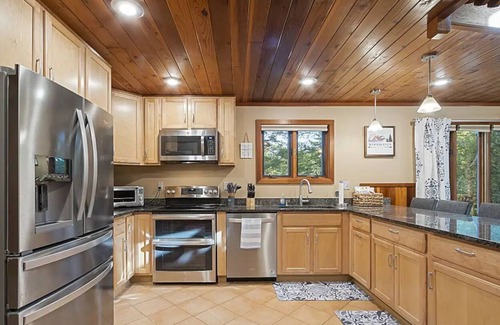 Silver Lake House | Private oasis with game room + hot tub! 5Bed/3Bath