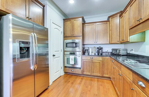 Lake Oconee House | Private Patio, Decks: Waterfront Eatonton Townhome