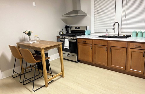 Rochester Apartment | Private & Peaceful 1-bedroom APT with WiFi, AC located near downtown Rochester