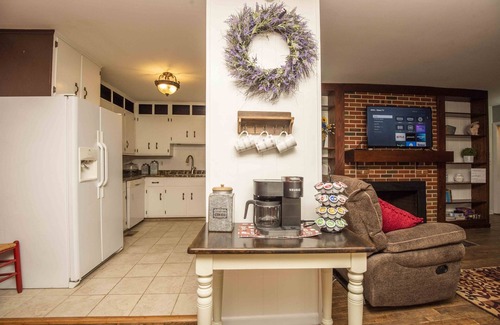 Lenoir City House | Private Peaceful Country Retreat