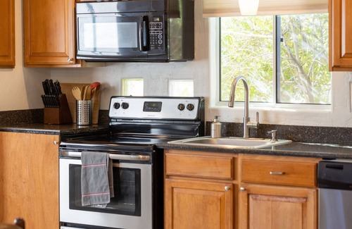 Alhambra House | Private Phx Guesthouse w/Patio & Full Kitchen