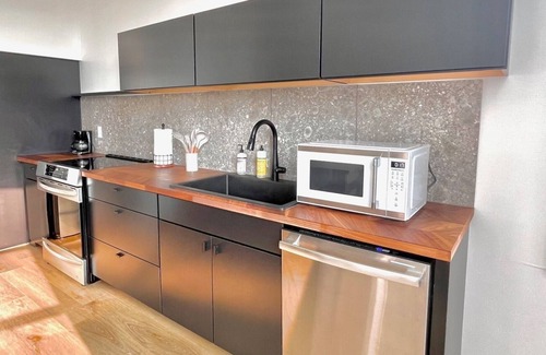 Old Northside Apartment | Private Place on Penn - Free Parking!