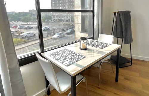 Old Northside Apartment | Private Place on Penn - Free Parking!