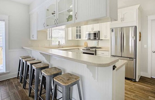 Village of Sugar Beach House | Private Pool ☀️ 600ft to Beach | Peek-a-boo Ocean View | Outdoor Shower | 4 Parking Spots ☀️
