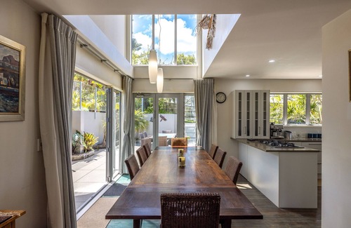 Oneroa House | Private pool and vast sea views, central 4 bedroom house