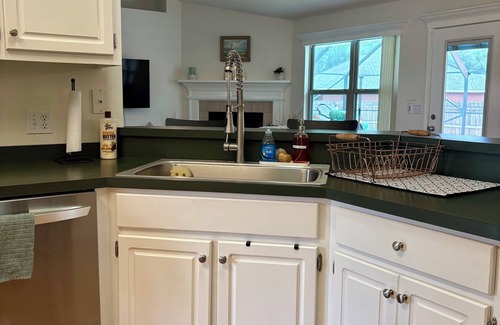 Milton House | Private Pool-Fish Cleaning Station- Convenient Location to the Beaches