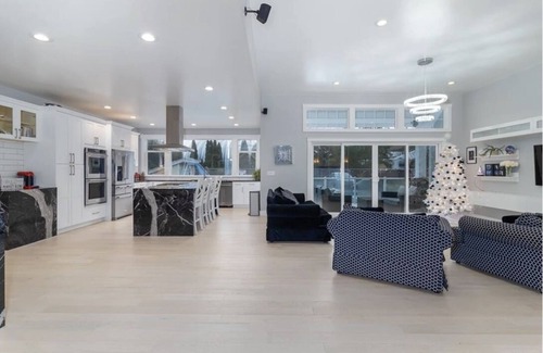 Regional District of Nanaimo House | Private Pool House With In Ground Pool and Hot Tub Located In Qualicum Beach