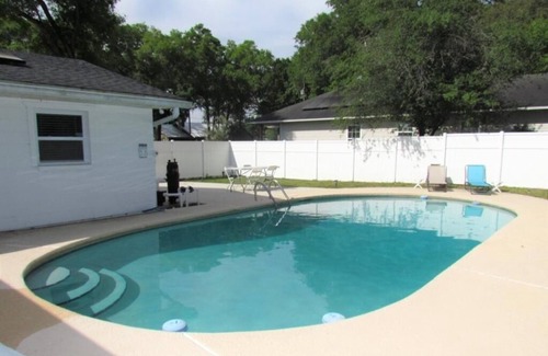 Putnam Hall Villa | Private pool in a spacious 3/2 NORTH FL home.