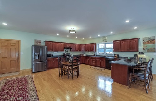 Versailles House | Private Residence on 37 Acres, 9 minutes to Keeneland.