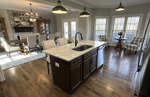 Buechel House | Private Resort - Luxury Pool & Pool House plus 4 bedroom home 13 miles to Derby
