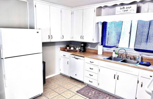 Gadsden House | * Private Retreat for the whole crew! *