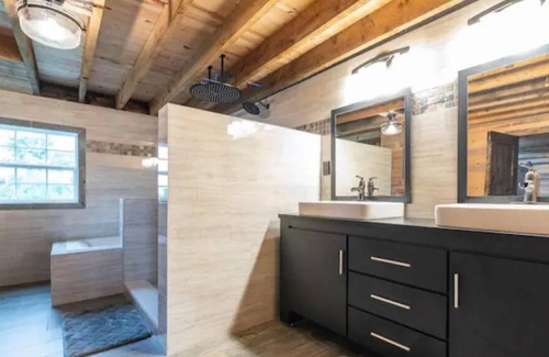 Harrodsburg Other | Private Retreat in the Palisades